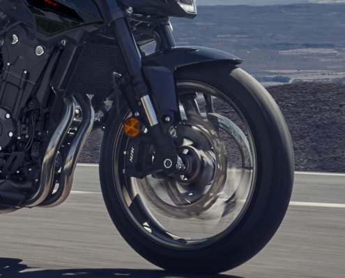 2026-CB500_Hornet_Location_ACTION_02_0218_L_v2