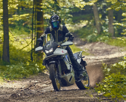 2025-XL750_Transalp_White_Location_Action_07_0643_L