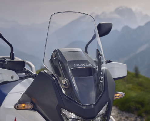 2025-XL750_Transalp_White_Location_Details_01_0122_L